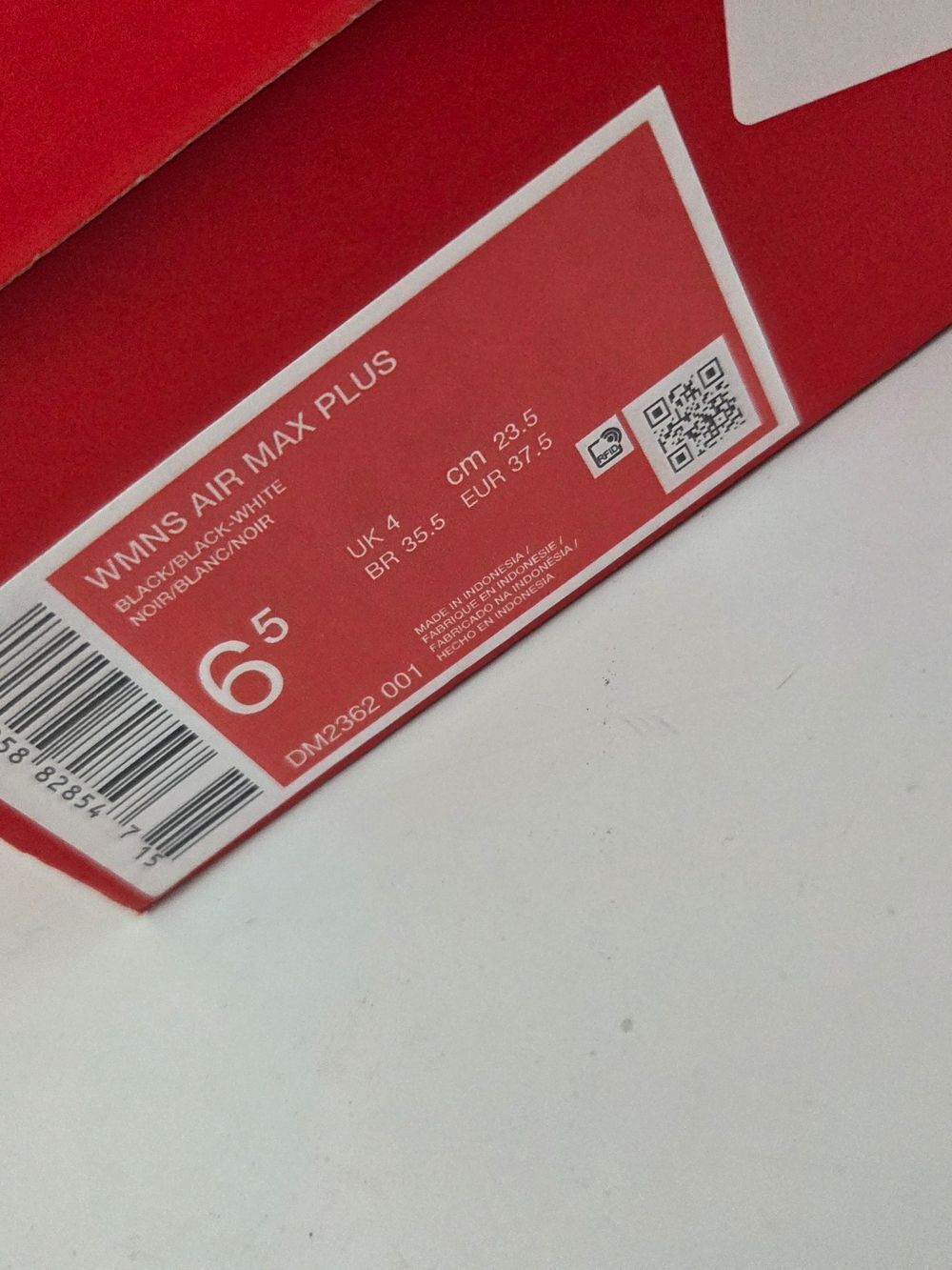 Nike WMNS Air Max Plus - Black/White (Size 6.5) - Picture 2 of 6
